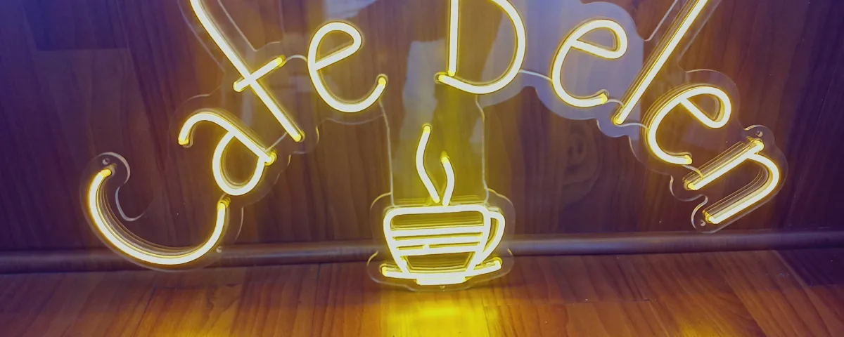‘Café Belén’ Golden Yellow Red LED Neon Sign
